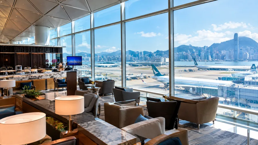 hong kong airport lounge